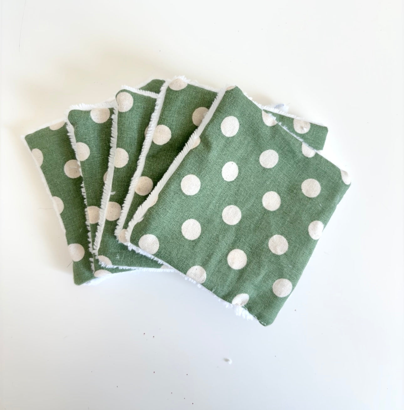 Ensemble : sa panière et ses 5 cotons