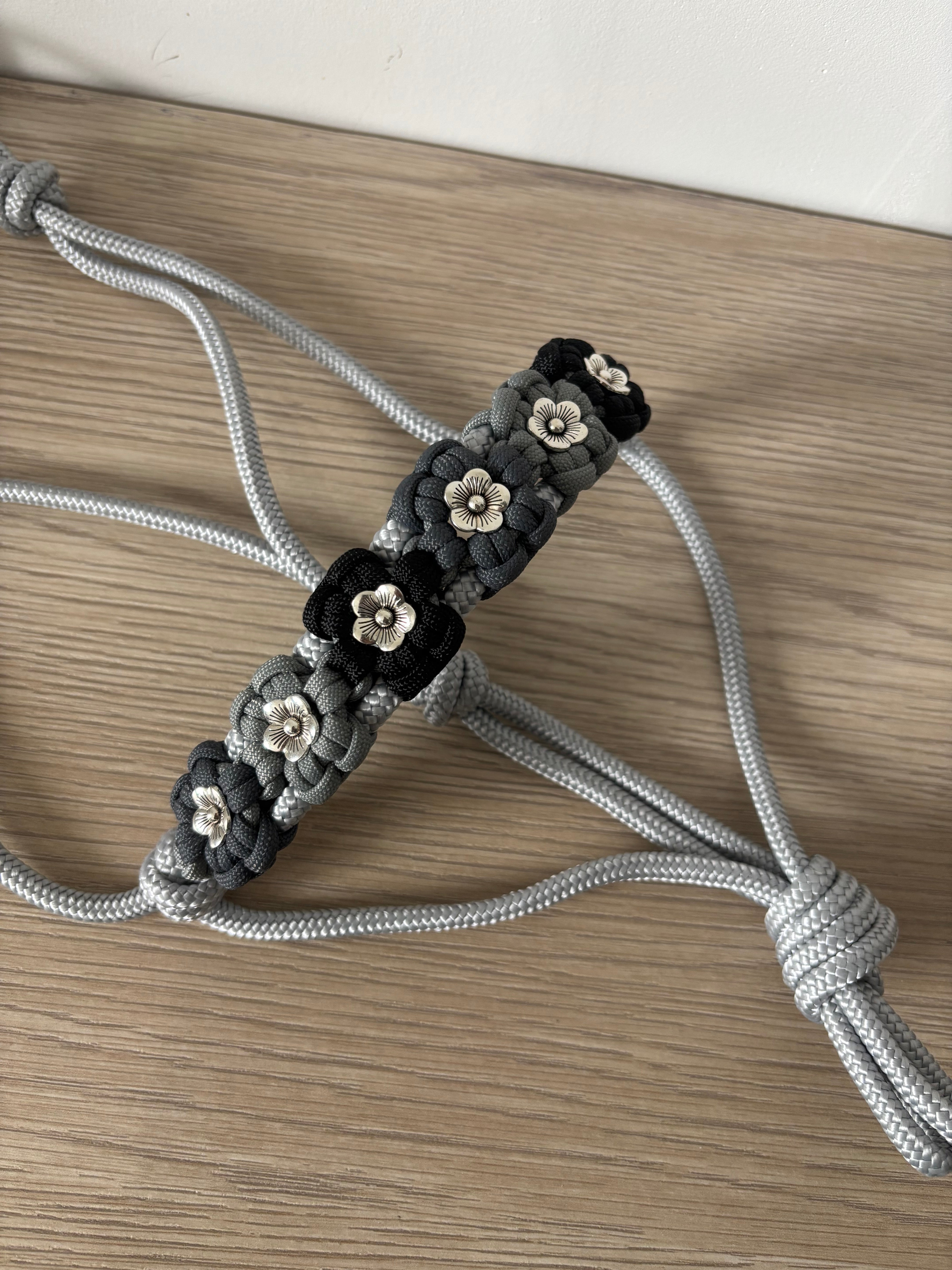 Licol gris FLOWER taille mini shet